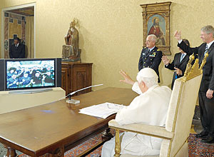 Der Papst richtet einen Blick ins Universum