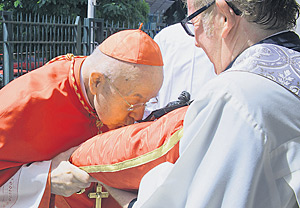 Kardinal Rauber feierte ersten Gottesdienst in seiner Titelkirche