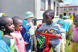 Ein Licht fr Kinder in Ruanda